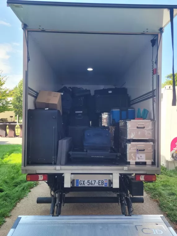 À qui s'adresser pour transporter du matériel encombrant pour un événement ?, Paris 8, Label Courses