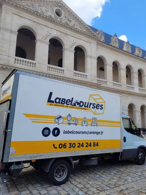 Trouver un transporteur avec un camion pour emmener du matériel sportif professionnel, Paris 8, Label Courses