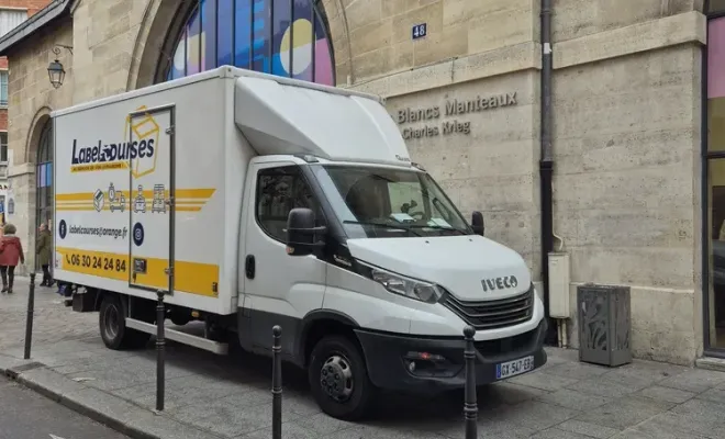 Label Courses, partenaire transport de la librairie L'Arbre à Lettres pour le salon délivré, Paris 8, Label Courses